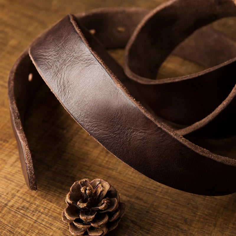 Check out this awesome handmade vintage genuine leather belt! It's top layer of cowhide leather and features a stainless alloy pin buckle. This belt is a great addition to any wardrobe, perfect for casual wear.