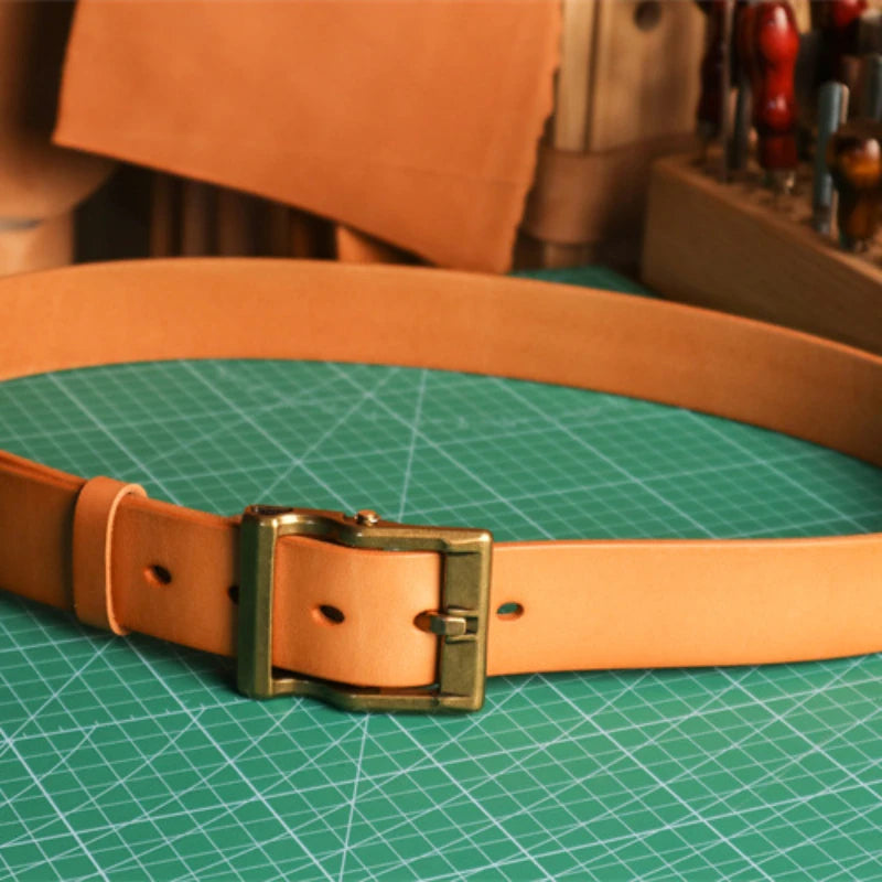 A top-quality natural-coloured cowhide belt with a copper buckle, perfect for enhancing your everyday style with casual luxury.