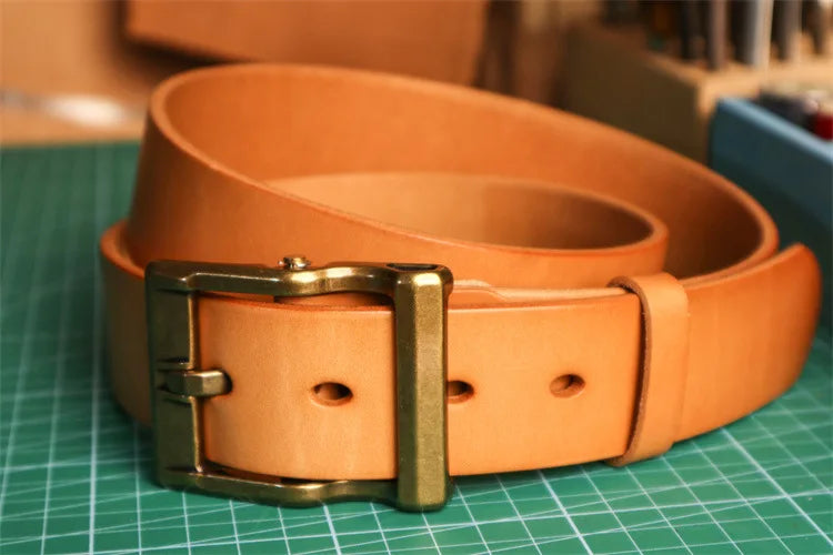 A top-quality natural-coloured cowhide belt with a copper buckle, perfect for enhancing your everyday style with casual luxury.