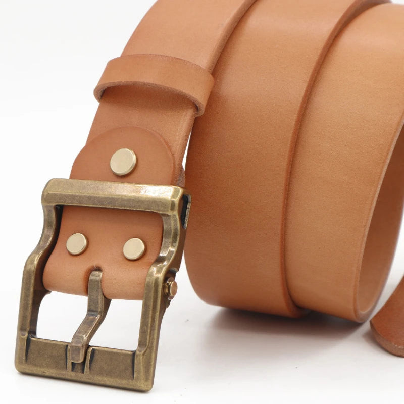 A top-quality natural-coloured cowhide belt with a copper buckle, perfect for enhancing your everyday style with casual luxury.